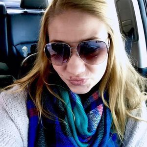 Meet your Posher, Hannah